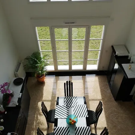 Bienvenus Chez Eric A Montevrain Appartement Buitenkant foto